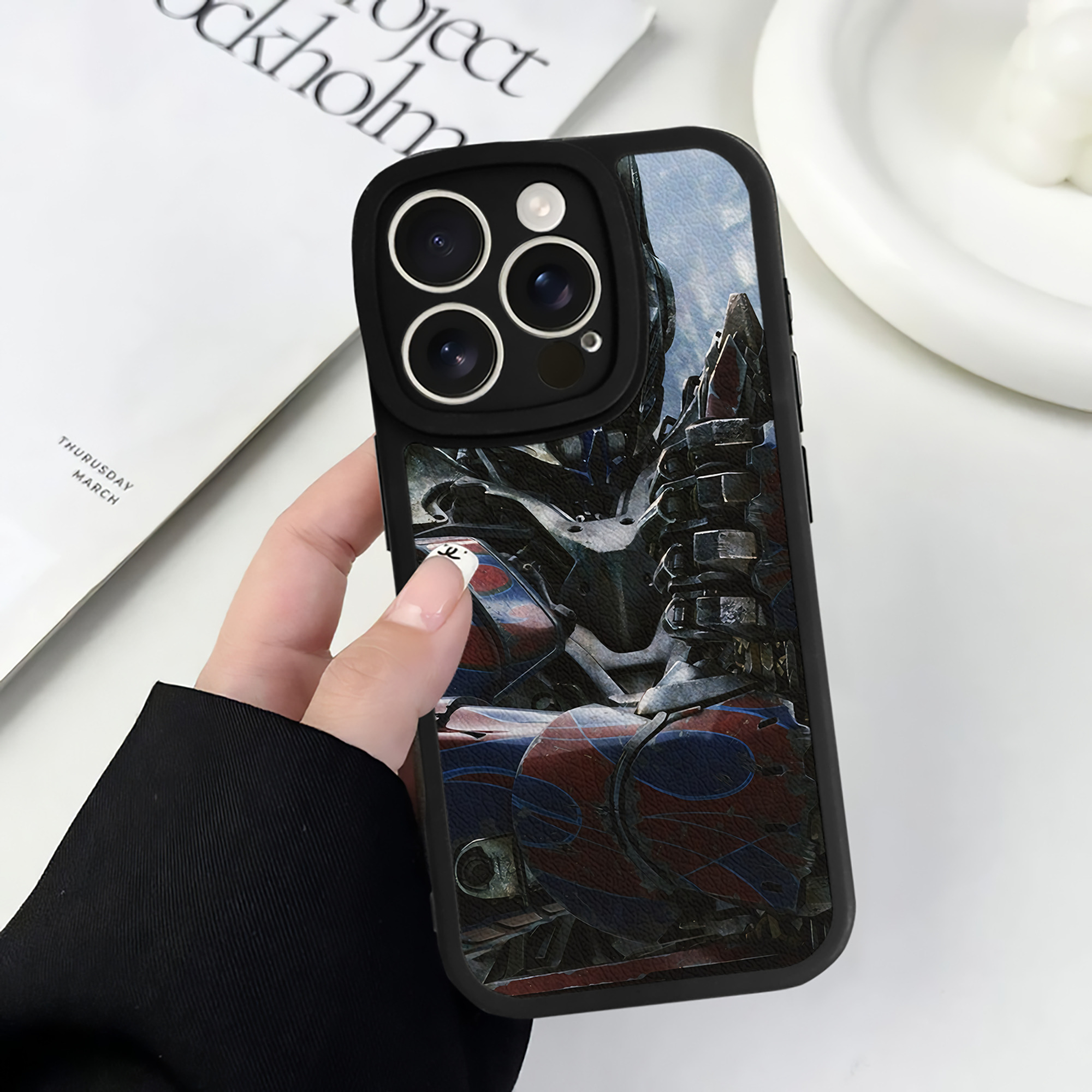 （画像用） Transformers トランスフォーマー 【iPhone 16シリーズ対応】シリコンスマホケース（レザー調） 材質：シリコン